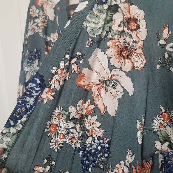 Kimonos - Picture 3 of 3